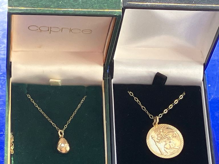 Ladies Jewellery 2x9ct Gold Necklaces 1x saint Christopher’s medal & 1x9ct gold nugget 375. 