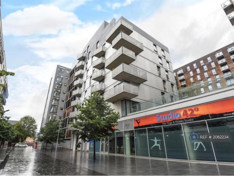 2 bedroom flat in Halcyon, Reading, RG1 (2 bed) (#2062234)