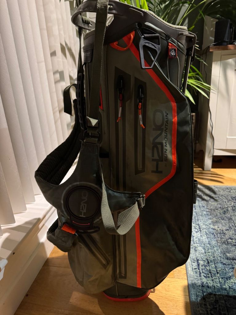 Lovely Sun Mountain 14 way golf bag