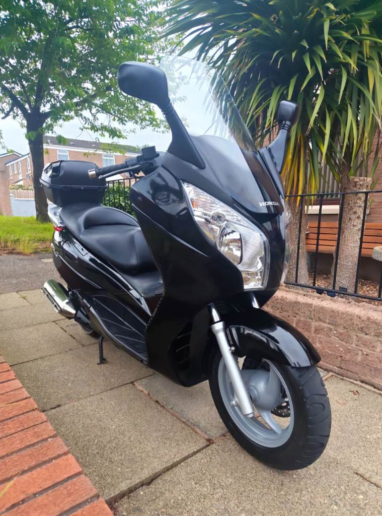 2014 Honda 125 Silver-Wing Scooter – Full MOT Until June 2027