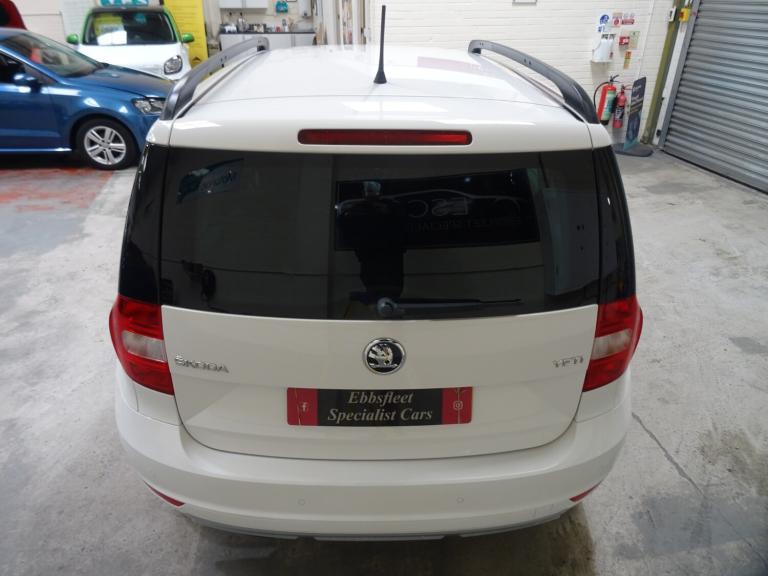 2015 Skoda Yeti 1.2 TSI 110 SE 5dr **ULTRA LOW MILEAGE*ONLY 9000 MILES FROM NEW** HATCHBACK Petro...