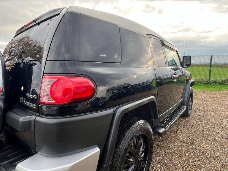 2011 Toyota FJ Cruiser CRUISER 4.0 V6 RHD FJ40 * COLOUR PACKAGE * DAD ACCESSORIES * MODERN DAY LA...