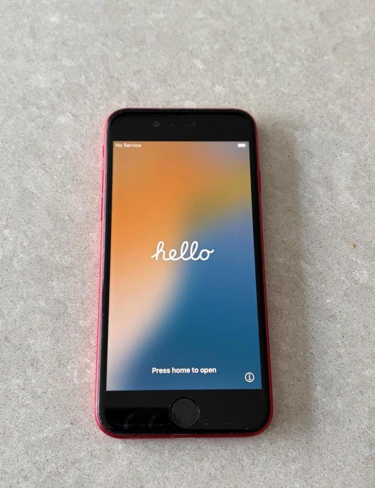 Apple iPhone SE (2nd Gen) Red – Excellent Condition