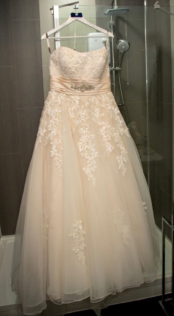 Wedding dress 