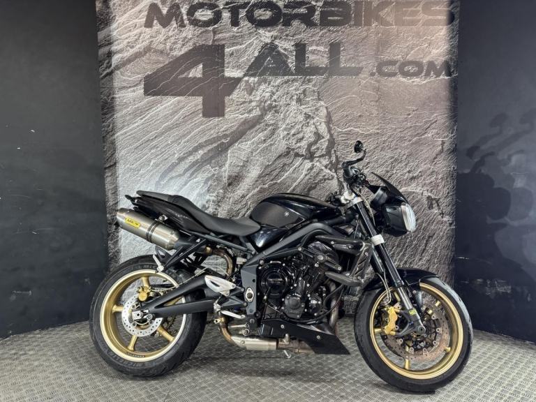 TRIUMPH STREET TRIPLE 675 R 2011