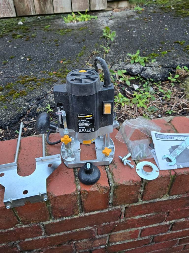 1/4" Direct power plunge router 240v