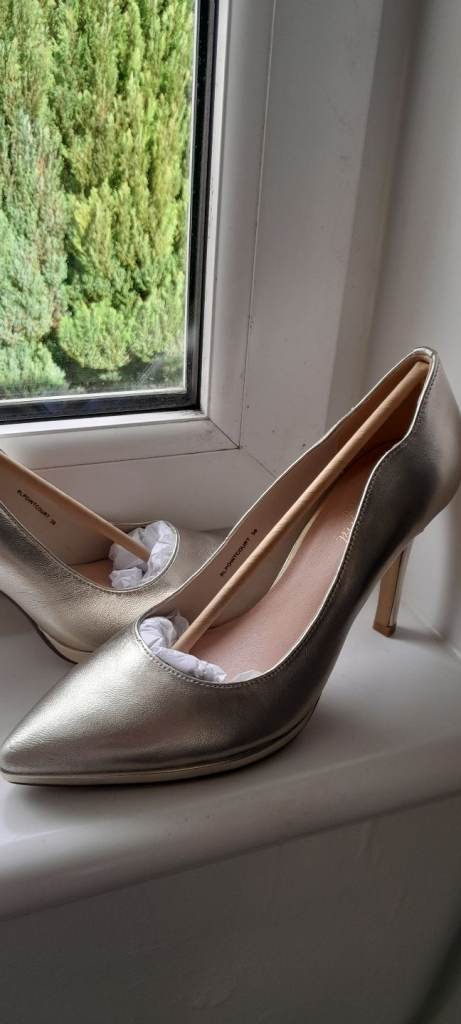 Shoes champagne leather new in box size 39 £12