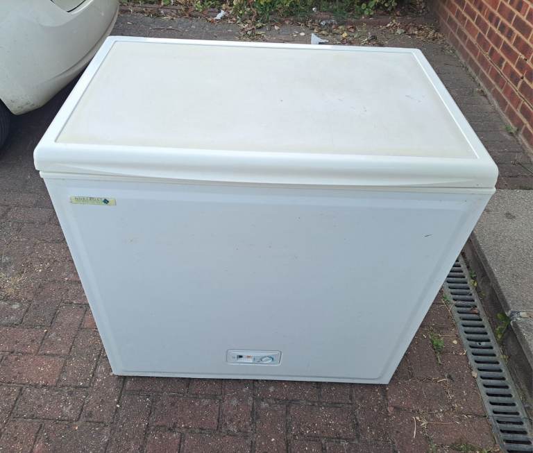 🔥 AMAZING DEAL! CHEST FREEZER – SPACIOUS STORAGE – ONLY £150