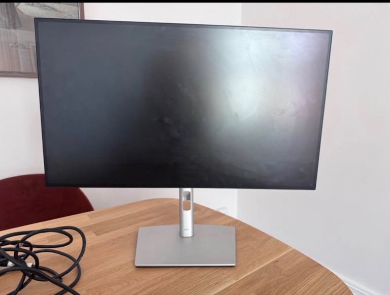 Dell U Series U2722D Monitor 27-Inch  - Pivot/ Swivel/Tilt