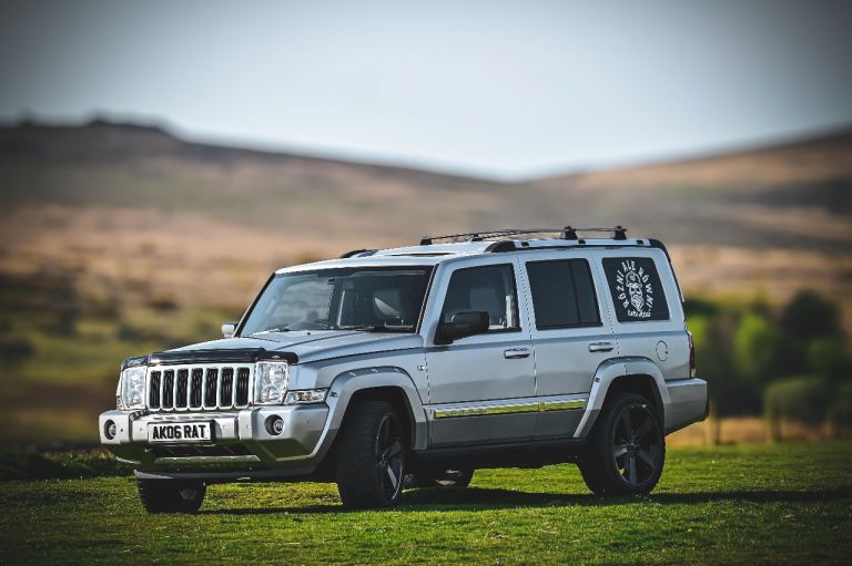 JEEP COMMANDER 5,7 hemi LIMITED EDITION !