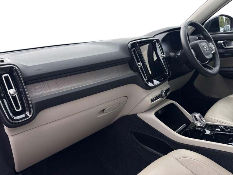 2022 Volvo XC40 2.0 B4P Inscription 5dr AWD Auto [7 speed] ESTATE PETROL Automatic