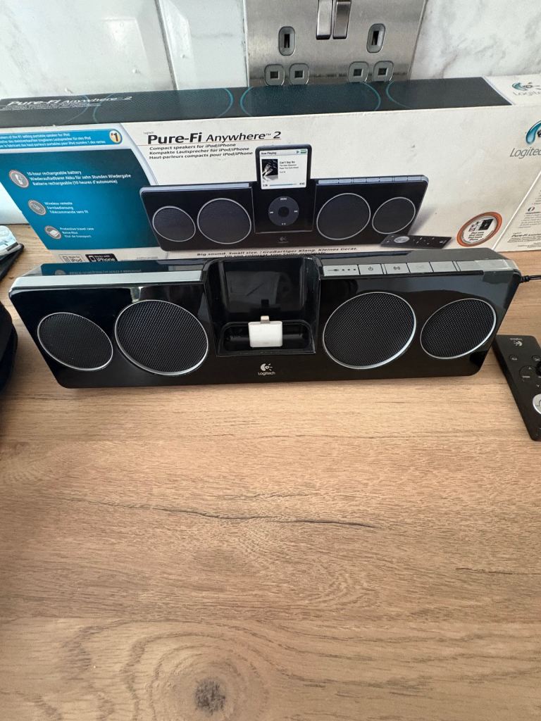 Docking station with speakers