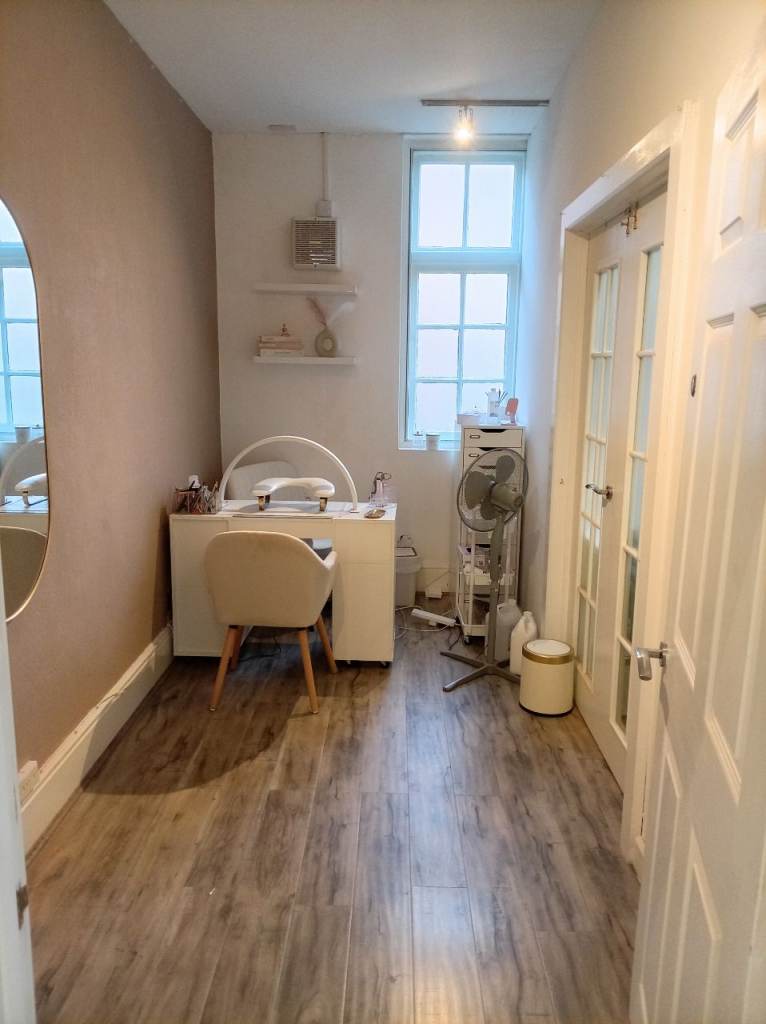 **TREATMENT ROOM TO RENT – JEWELLERY QUARTER – BEAUTY • NAILS • HEAD SPA • SPMU • HAIR • OFFICE**