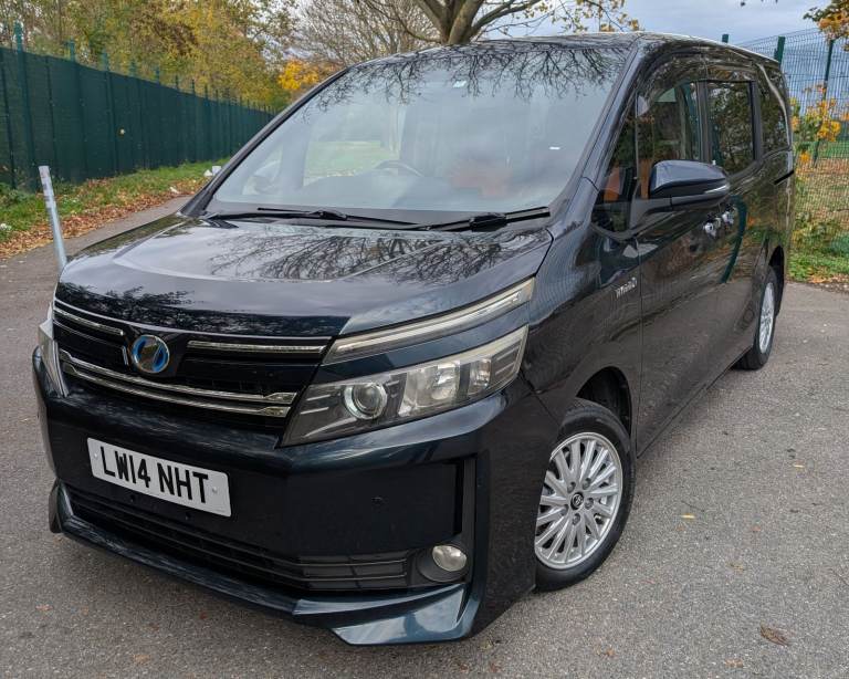 2014 TOYOTA VOXY 1.8 HYBRID | HACKNEY CARRIAGE | MOT | GREAT CONDITION INSIDE & OUT | REVERSE CAM