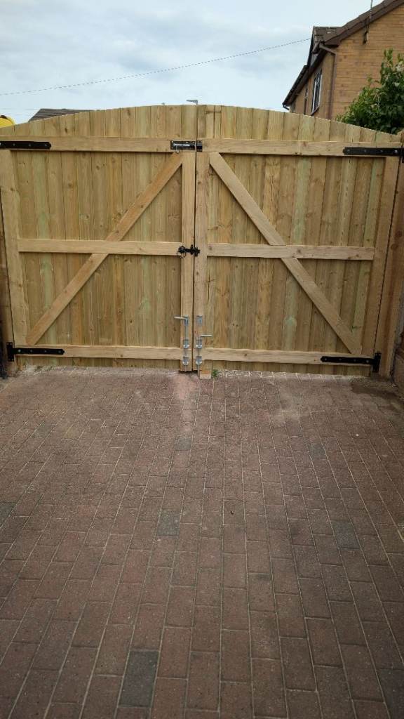 Double driveway gates