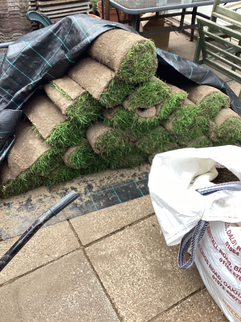 24 ROLLS OF TURF 24 SQUARE METERS