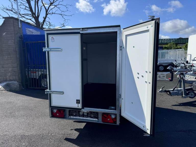 Brand New 6,8ft x 3,8ft x 4,1ft Single axle Box trailer with Barn doors 750KG Un braked