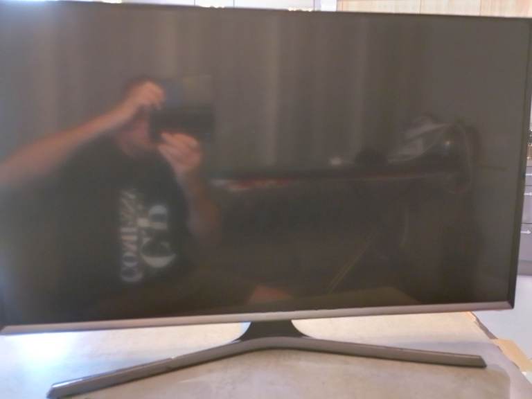 Samsung 32 inch remote control LCD TV with stand £60