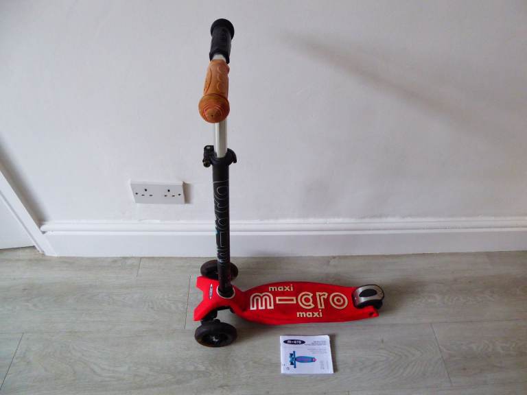 Maxi Micro Deluxe Red Scooter with LED Wheels & Adjustable Handlebar