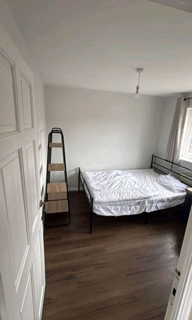 medium room cherry hinton