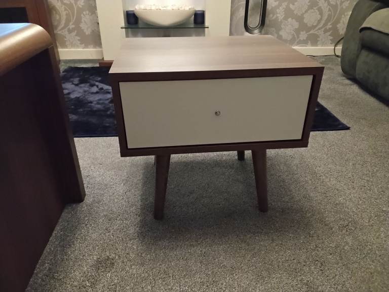 Modern Small side/lamp table