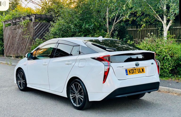 🚗🔥 Toyota Prius – White – Automatic – 5 Door – Very Clean 🔥🚗