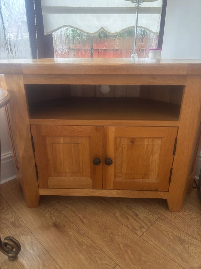 Oak Corner TV Cabinet 