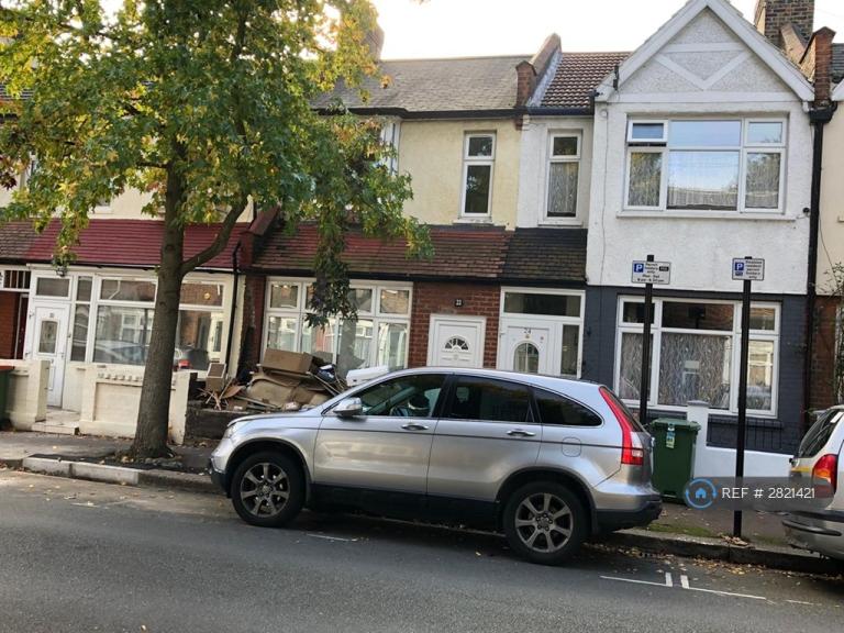 3 bedroom house in Pulleyns Avenue, London, E6 (3 bed) (#2821421)