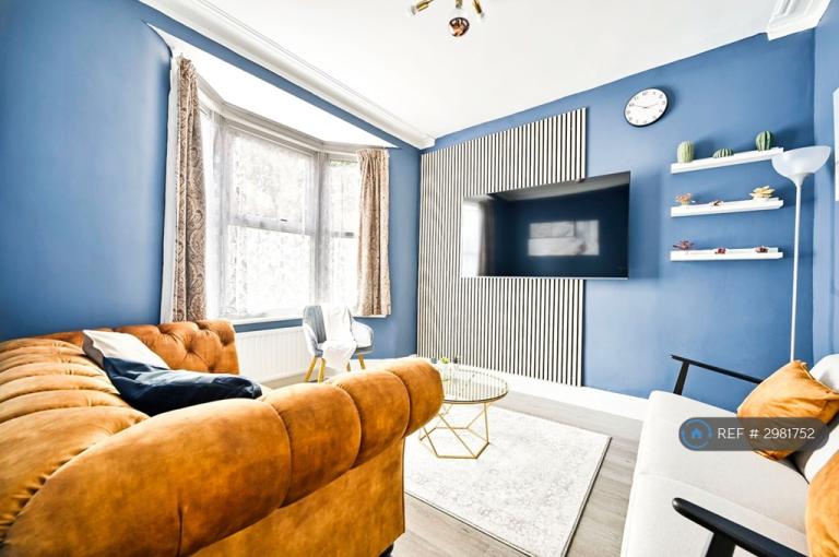 4 bedroom house in New City Road, London, E13 (4 bed) (#2981752)