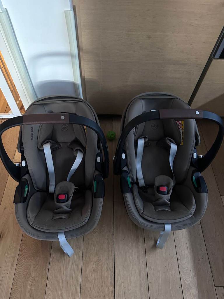 Maxi-Cosi Pebble 360 Pro² – Twillic Truffle – Excellent Condition – 2x Available