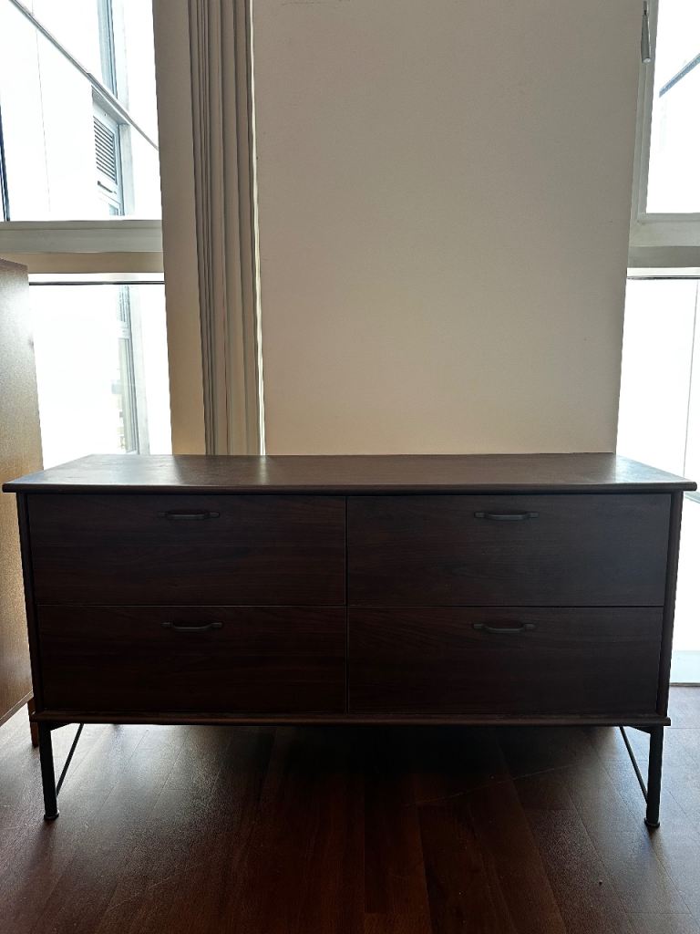 Modern chest of drawers