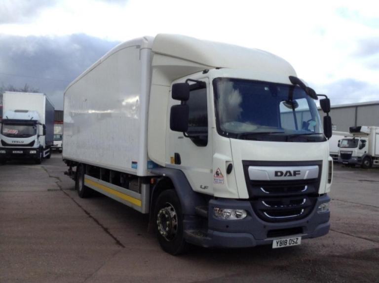2018 (18) DAF LF260 