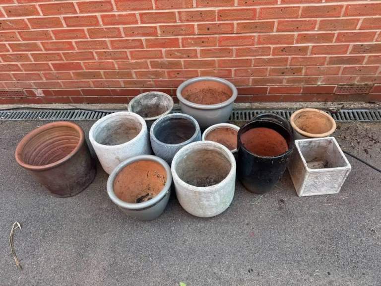 There are now 15 used plant pots that are no longer required and in varying conditions.