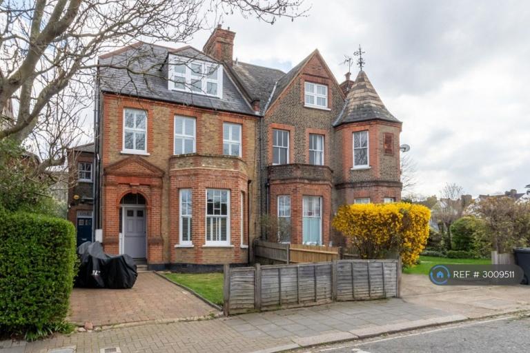 2 bedroom flat in Killieser Avenue, London, SW2 (2 bed) (#3009511)