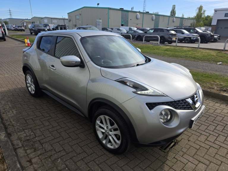 NISSAN JUKE 1.6 N-Connecta Silver Auto Petrol 2016