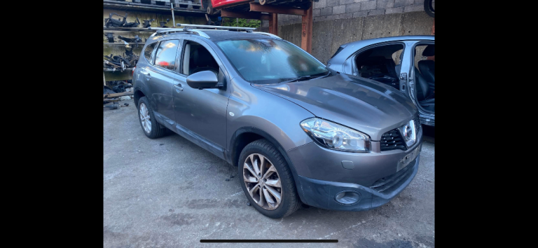 BREAKING 2013 Nissan Qashqai +2 -All parts available 
