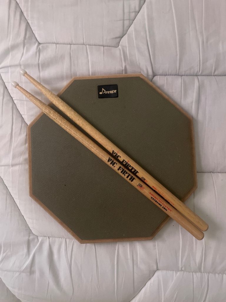 donner drum practice pad with vic firth drumsticks
