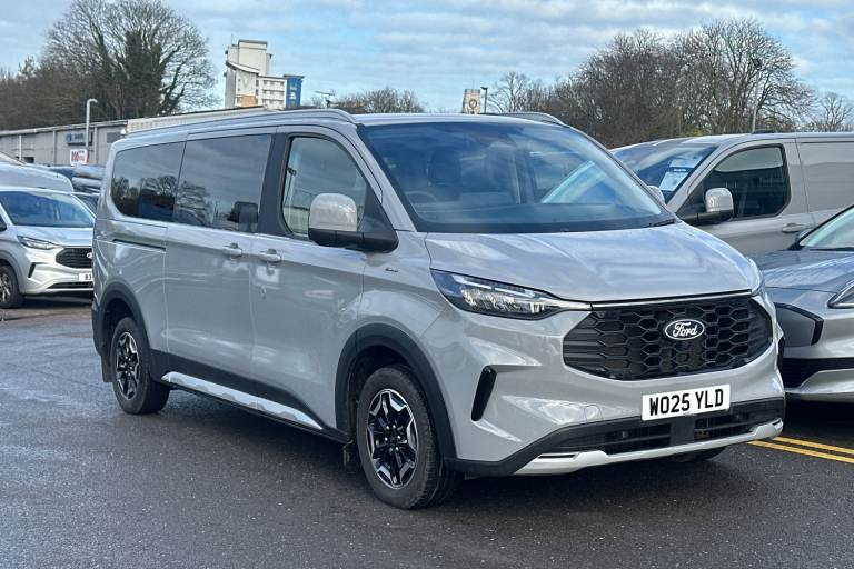 2025 Ford Tourneo Custom 638962 Standard Roof Minibus Diesel Automatic