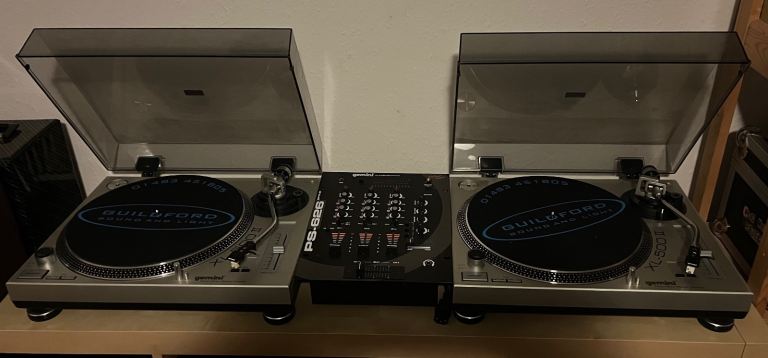 2 x GEMINI XL500 ll TURNTABLES AND GEMINI PS 626 PRO MIXER 
