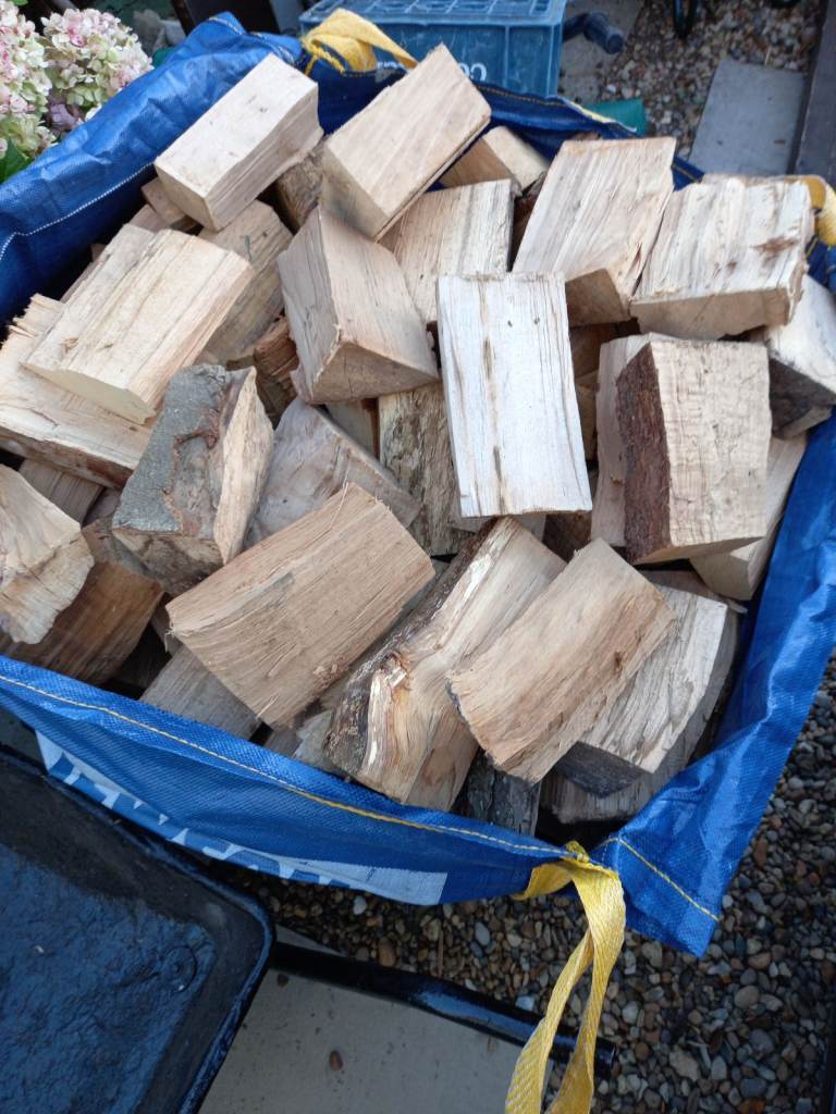 SEASONED SPLIT HARDWOOD FIREWOOD LOGS 