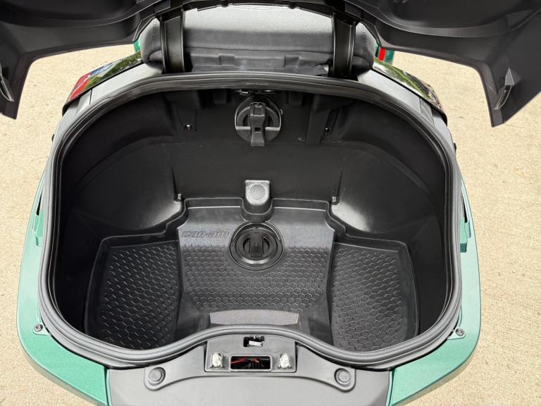 2025 Can-Am Spyder F3 Limited 1330cc 6 speed semiauto trike British Racing Green