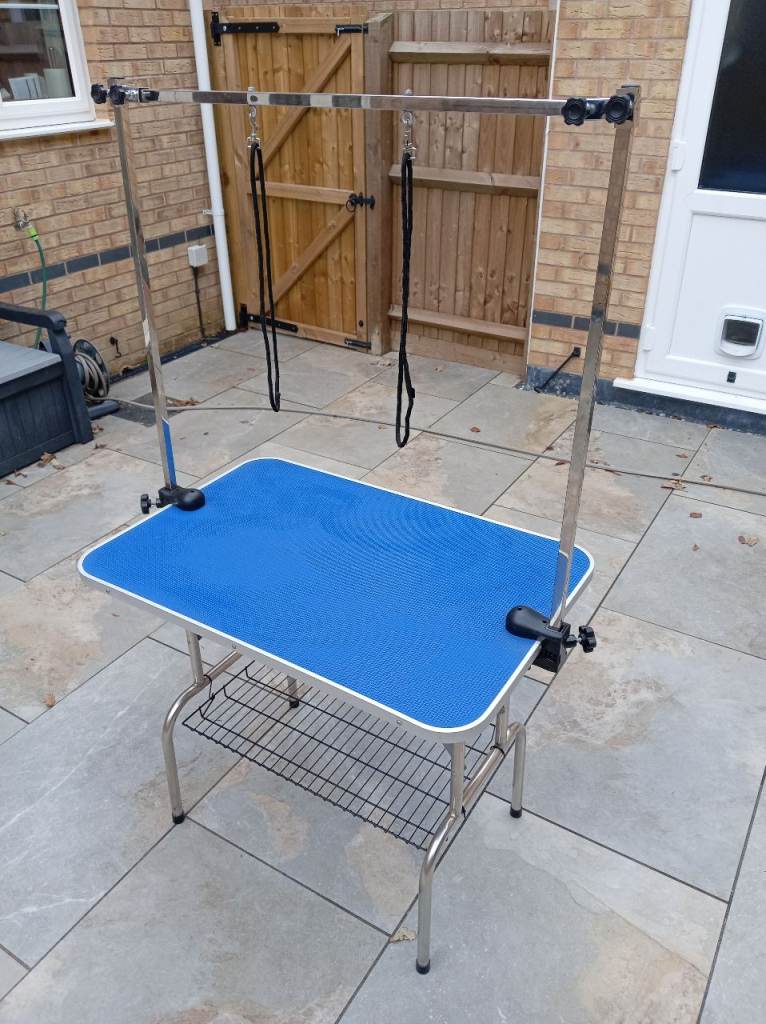 Dog grooming table. Excellent condition. 