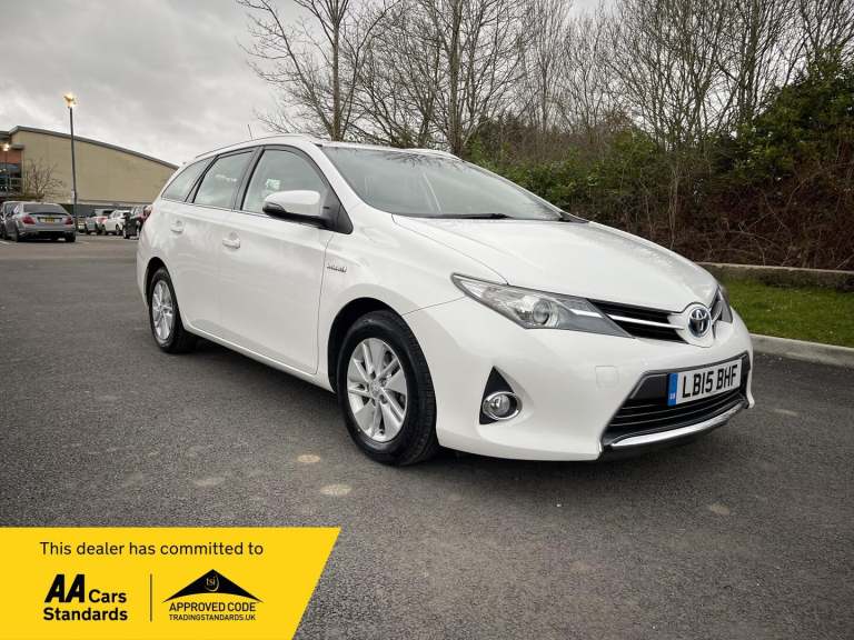  Toyota Auris 1.8 VVT-h Icon Touring Sports CVT Euro 5 (s/s) 5dr Petrol/Electric Hybrid Automatic