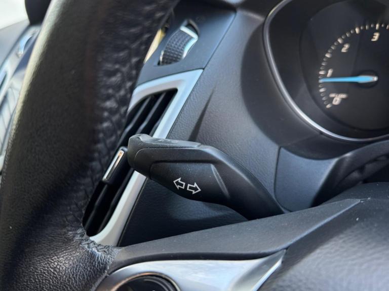 2012 Ford Focus 1.6 TDCi 115 Zetec 5dr HATCHBACK DIESEL Manual