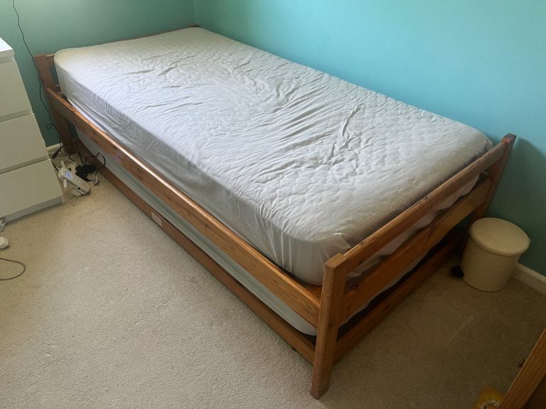 Single wooden trundle bed