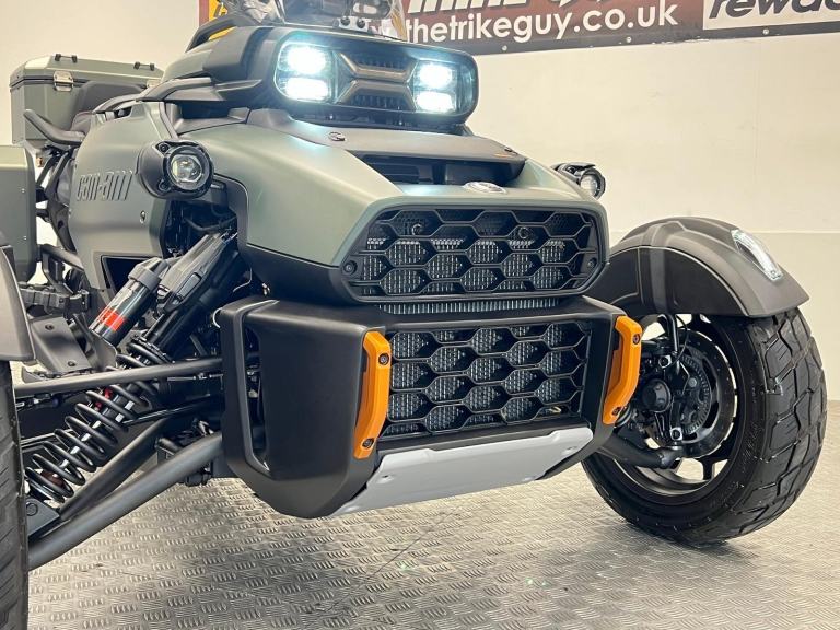 2025 Can-Am Canyon Redrock Semi Automatic Trike with 800 Miles 