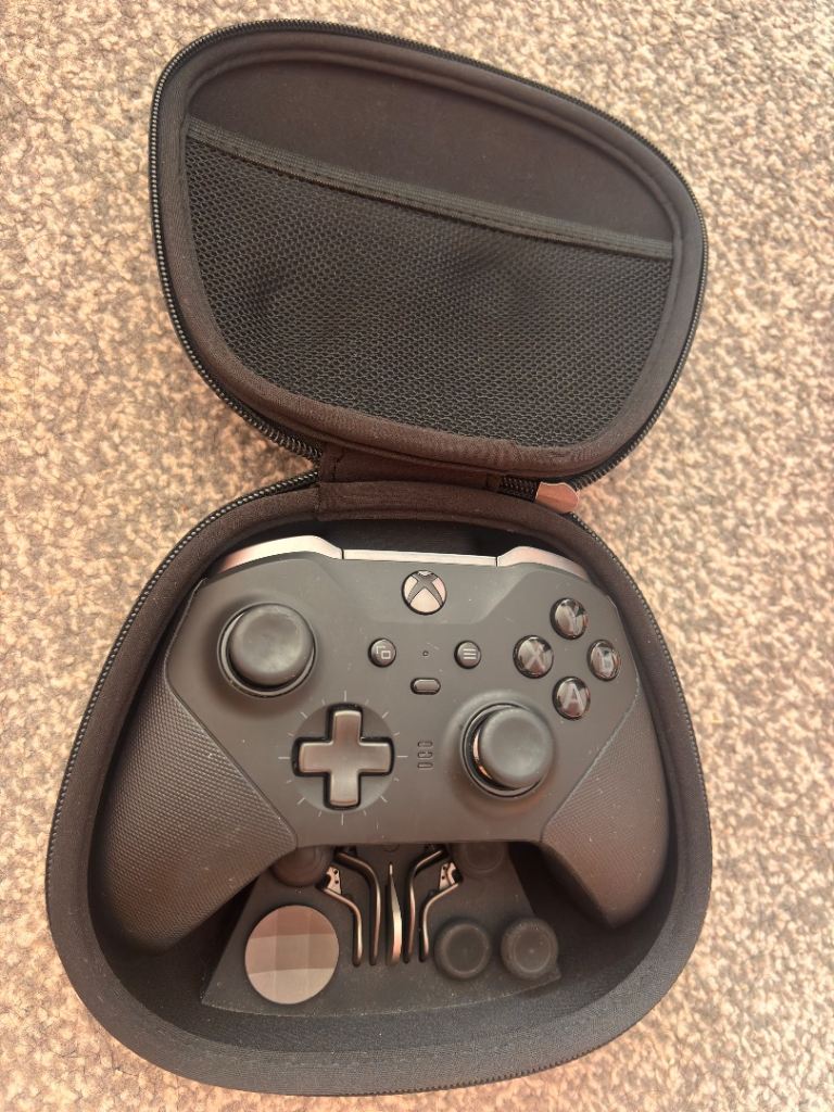 XBOX Elite 2 Controller, Case, Paddles & Charging block.