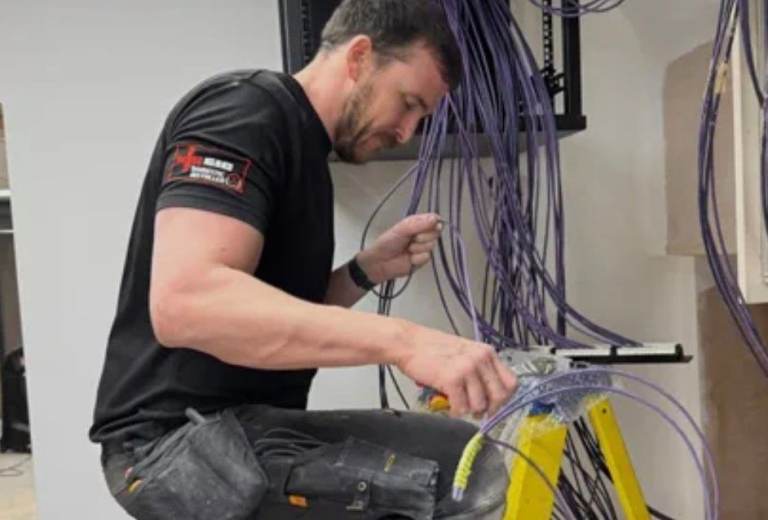Expert Electrician with 25 Years’ Experience – Fast & Reliable Service