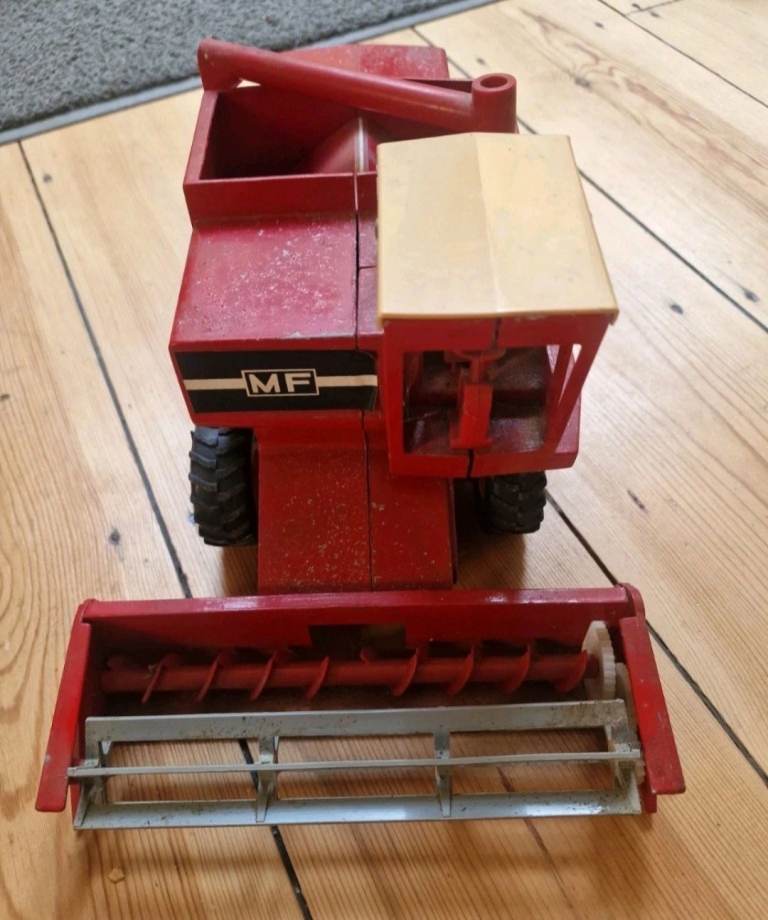 vintage Ertl 1:16 scale Massey Ferguson 760 diecast metal combine harvester toy