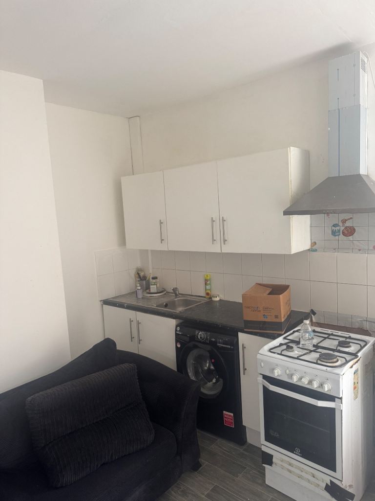 4 Bedroom House to Let in Leeds LS11, available immediately 